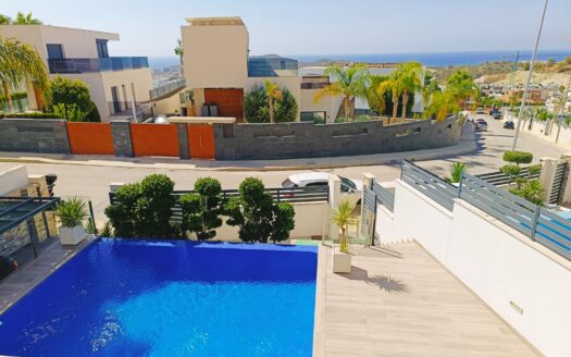 RS 1029  Luxury villa in Finestrat with spectacular views of the sea and mountains .