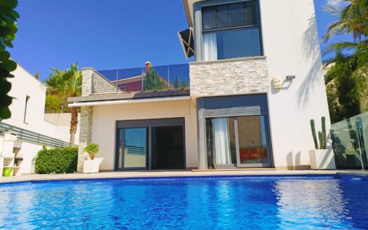 RS 1029  Luxury villa in Finestrat with spectacular views of the sea and mountains .