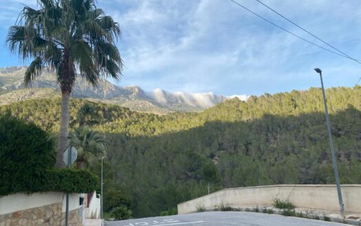 RS-1032 Curvas, Sol y Altea: Tu Refugio de Diseño en Santa Clara