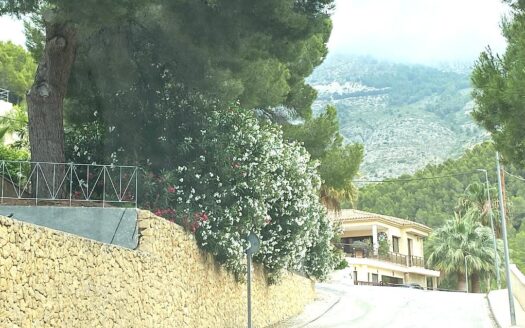 RS-1032 Curvas, Sol y Altea: Tu Refugio de Diseño en Santa Clara